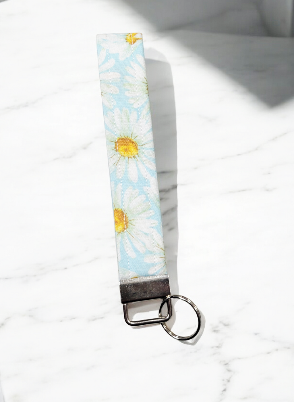 Daisy wristlet keychain