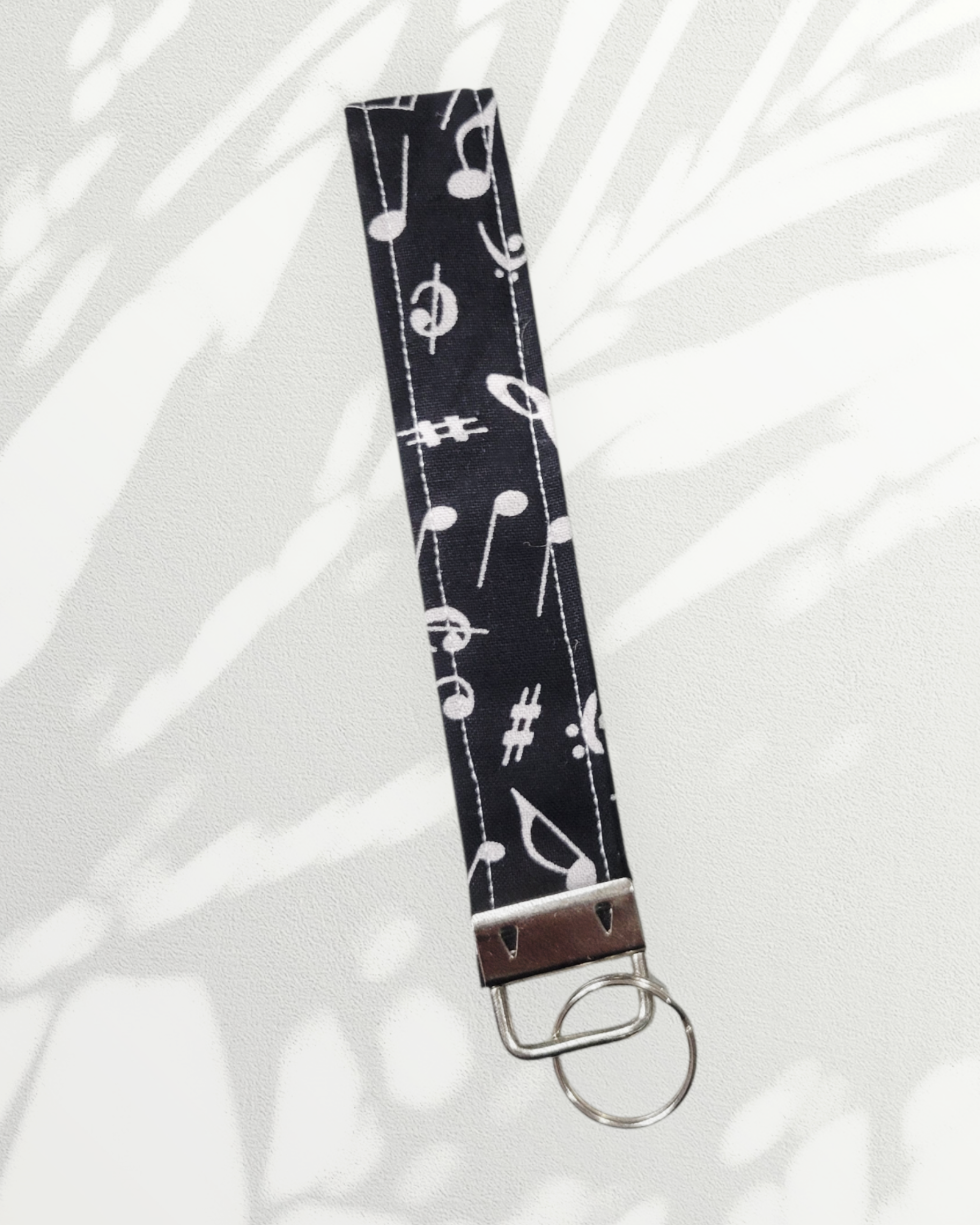 Music notes wristlet keychain