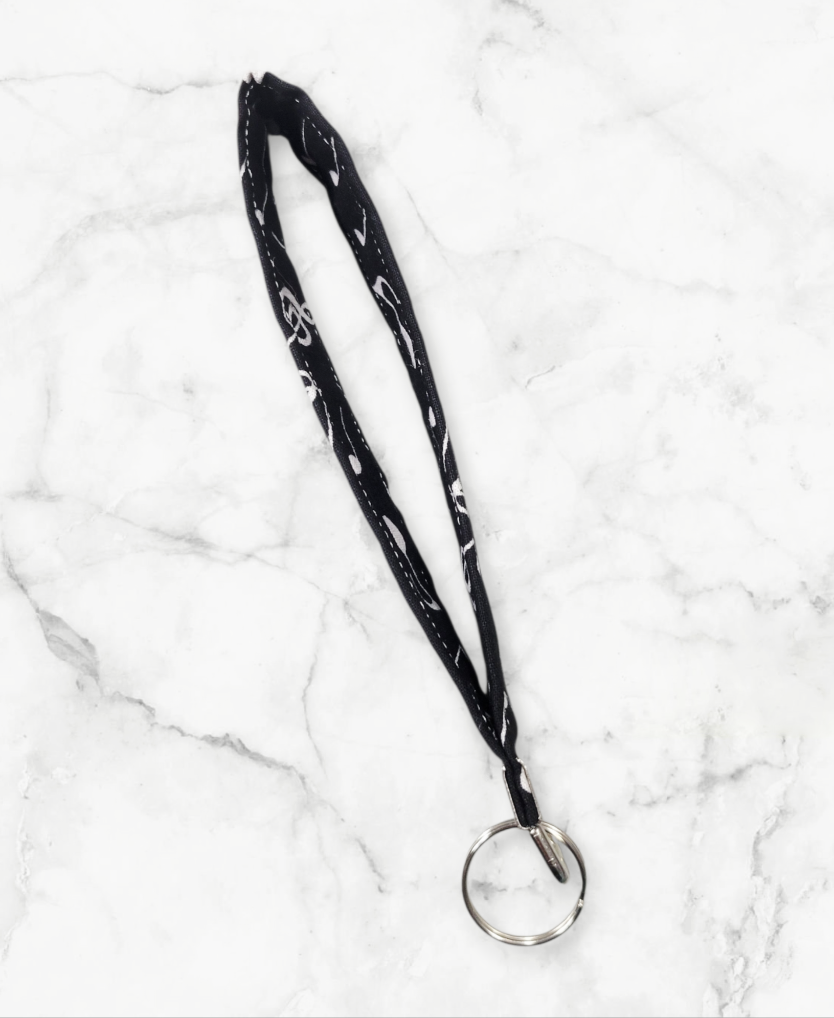 Music notes wristlet keychain